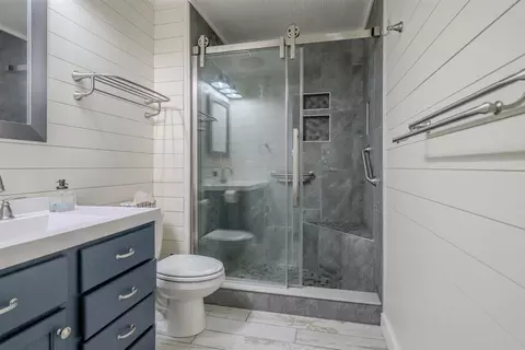 Bath - 1603 Bensington Ct, Normal, IL 61761 photo 2 of 3