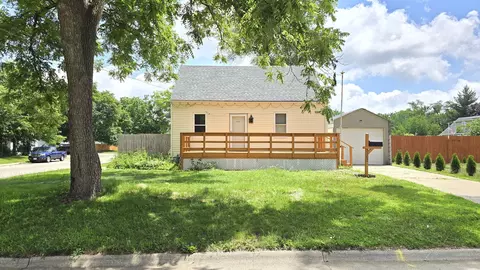 3102 10th St, Rockford, IL 61109