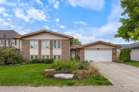 773 Farnham Ln, Wheaton, IL 60189