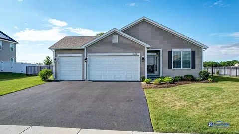 2215 Truman Trl, Mchenry, IL 60051
