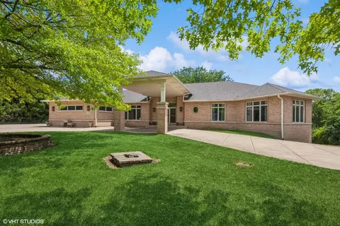 26 Red Hawk Dr, Oswego, IL 60543