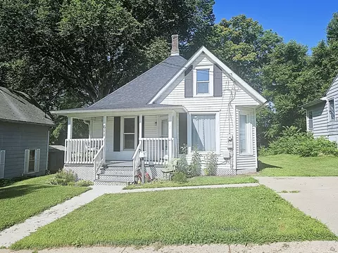 611 S Dixon Ave, Dixon, IL 61021