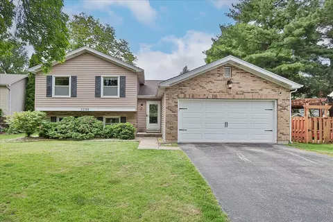 2288 Briarhill Dr, Naperville, IL 60565