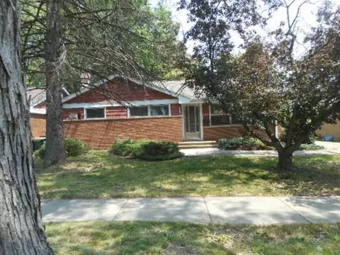 219 N Wilke Rd, Arlington Heights, IL 60005