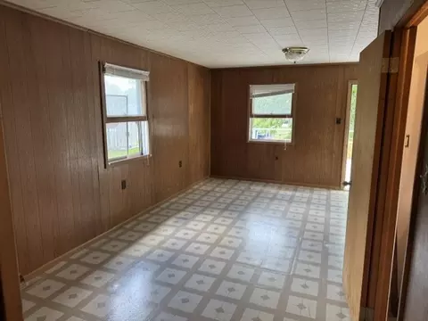 Living - 309 W Owsley St, Chenoa, IL 61726 photo 5 of 5