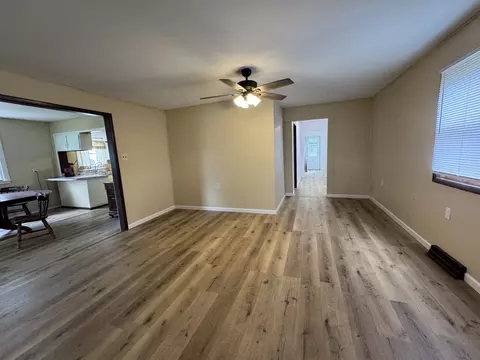 Living - 309 W Owsley St, Chenoa, IL 61726 photo 3 of 5