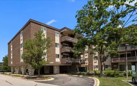 1321 S Finley Rd #108, Lombard, IL 60148