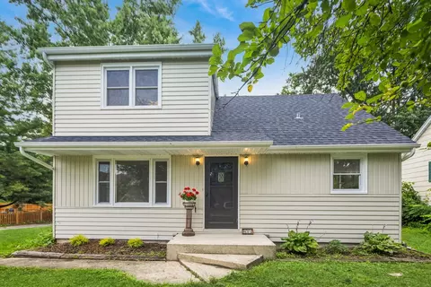 n631 Knollwood Drive, Wheaton, IL 60187