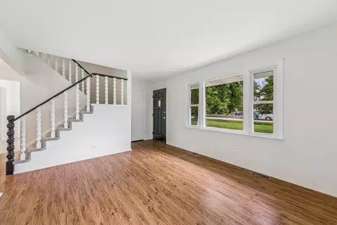 Living - n631 Knollwood Drive, Wheaton, IL 60187 photo 1 of 3