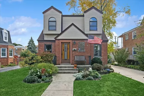 7531 W Cleveland St, Niles, IL 60714