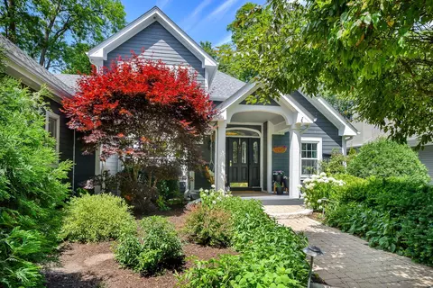 72 Gray St, Saint Charles, IL 60174