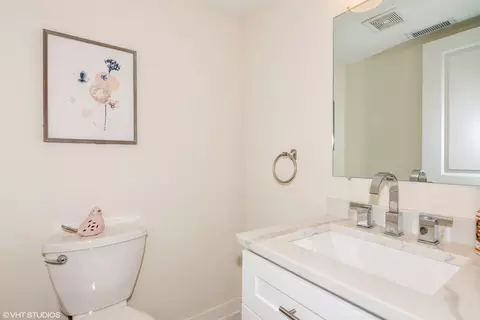 Bath - 1015 Warwick Cir N, Hoffman Estates, IL 60169 photo 1 of 4