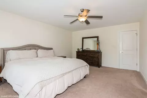 Bedroom - 1015 Warwick Cir N, Hoffman Estates, IL 60169 photo 4 of 4
