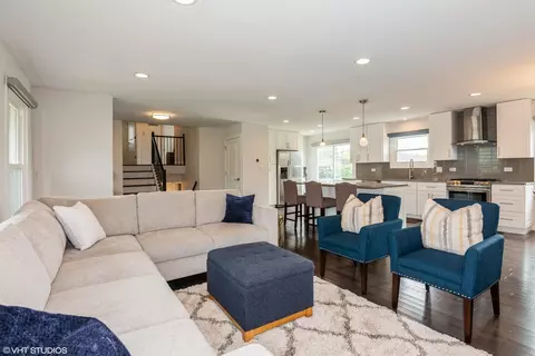 Living - 1015 Warwick Cir N, Hoffman Estates, IL 60169 photo 3 of 6