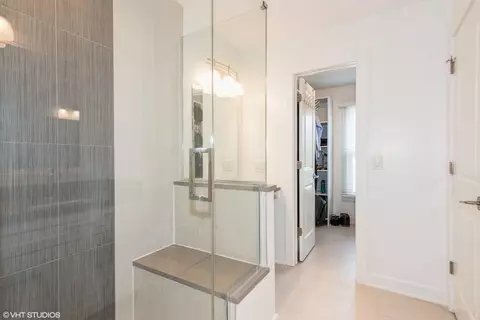 Bath - 1015 Warwick Cir N, Hoffman Estates, IL 60169 photo 4 of 4
