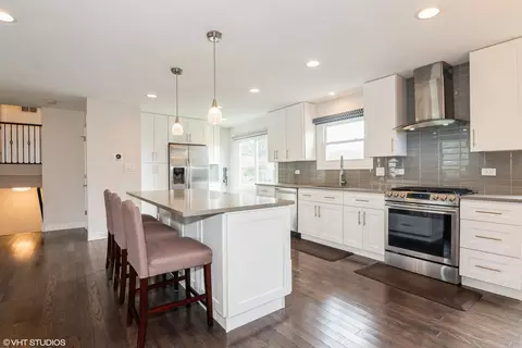 Kitchen - 1015 Warwick Cir N, Hoffman Estates, IL 60169 photo 1 of 6