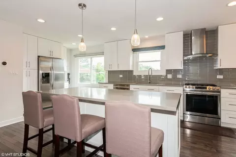 Kitchen - 1015 Warwick Cir N, Hoffman Estates, IL 60169 photo 6 of 6