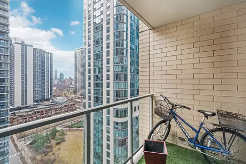 420 E Waterside Dr #1302, Chicago, IL 60601 photo 12