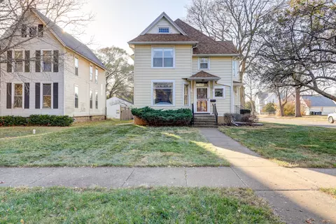 511 7th Ave, Sterling, IL 61081