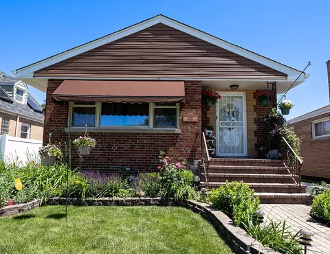 8805 S California Ave, Evergreen Park, IL 60805