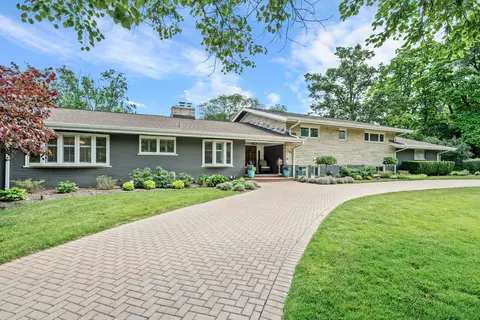 301 Crabtree Ln, Glenview, IL 60025