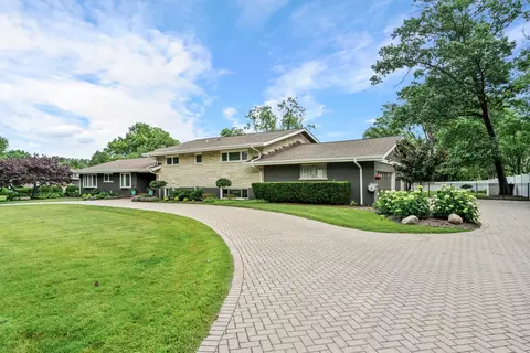 301 Crabtree Ln, Glenview, IL 60025 photo 2