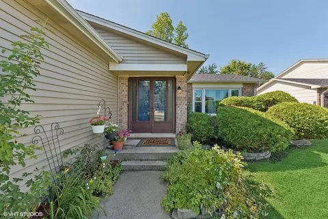 401 Jefferson Ct, Wheeling, IL 60090 photo 2