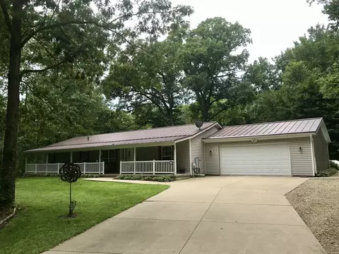10 Senachwine Cir, Putnam, IL 61560