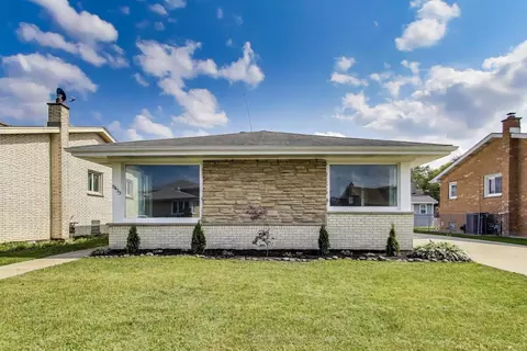 8433 W Betty Ter W, Niles, IL 60714