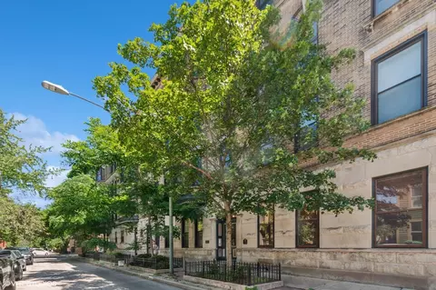909 W Wisconsin St #1M, Chicago, IL 60614
