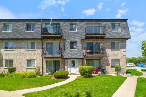 9452 Bay Colony Dr #3E, Des Plaines, IL 60016