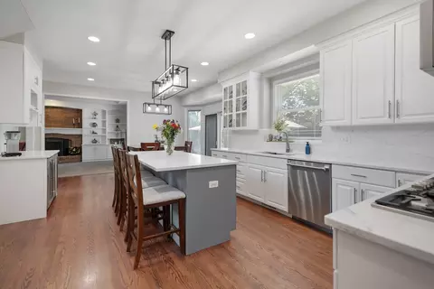 Kitchen - 262 Hawk Hollow Dr, Bartlett, IL 60103 photo 2 of 5