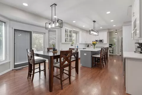 Kitchen - 262 Hawk Hollow Dr, Bartlett, IL 60103 photo 5 of 5