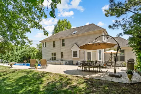 Exterior - 262 Hawk Hollow Dr, Bartlett, IL 60103 photo 3 of 8