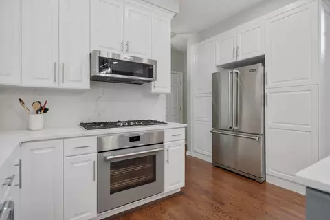 Kitchen - 262 Hawk Hollow Dr, Bartlett, IL 60103 photo 4 of 5