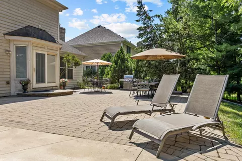 Exterior - 262 Hawk Hollow Dr, Bartlett, IL 60103 photo 7 of 8