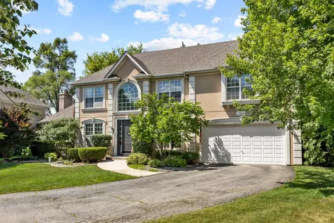 Exterior - 262 Hawk Hollow Dr, Bartlett, IL 60103 photo 2 of 8