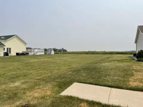 946 Louise Dr, Momence, IL 60954