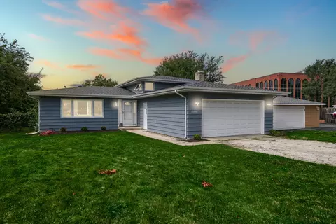 1 S550 Nimitz Rd, Oakbrook Terrace, IL 60181