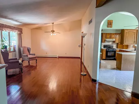 202 E 8th St, Gridley, IL 61744 photo 11