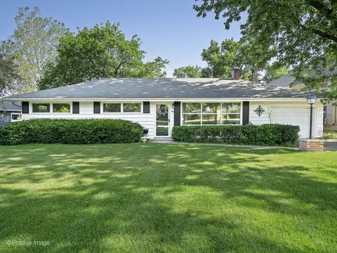 815 Countryside Dr, Wheaton, IL 60187