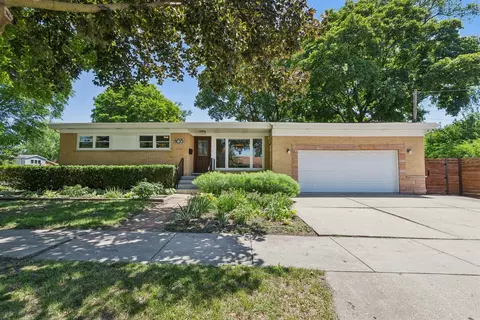 105 E Vermont St, Villa Park, IL 60181