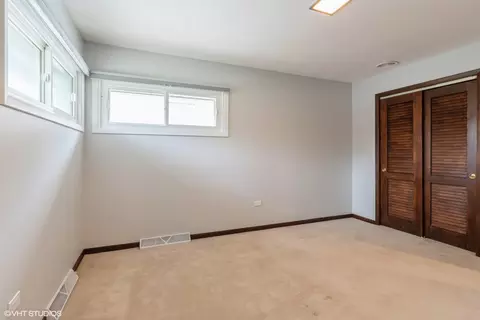 Bedroom - 1036 Perda Ln, Des Plaines, IL 60016 photo 1 of 3