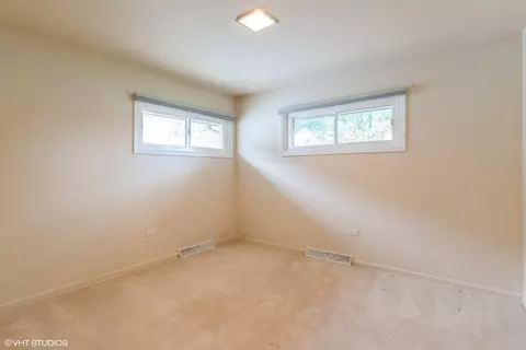 Bedroom - 1036 Perda Ln, Des Plaines, IL 60016 photo 2 of 3