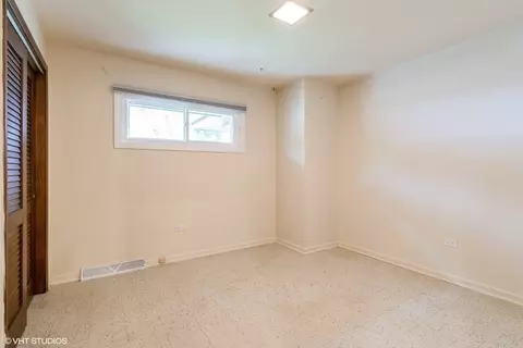 Bedroom - 1036 Perda Ln, Des Plaines, IL 60016 photo 3 of 3