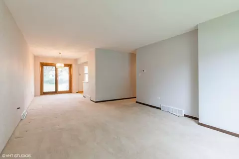 Living - 1036 Perda Ln, Des Plaines, IL 60016 photo 4 of 4