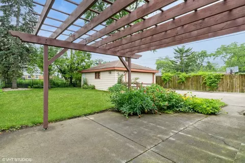 Exterior - 1036 Perda Ln, Des Plaines, IL 60016 photo 2 of 4