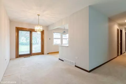 Living - 1036 Perda Ln, Des Plaines, IL 60016 photo 3 of 4