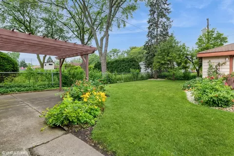 Exterior - 1036 Perda Ln, Des Plaines, IL 60016 photo 4 of 4