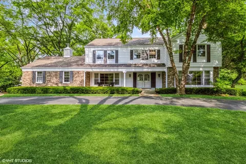 1076 Old Barn Ln, Lake Forest, IL 60045
